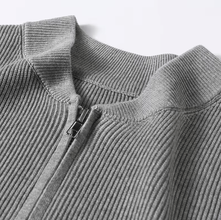 Men’s ribbed zip-front knit gilet with a relaxed silhouette