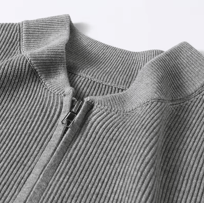 Men’s ribbed zip-front knit gilet with a relaxed silhouette