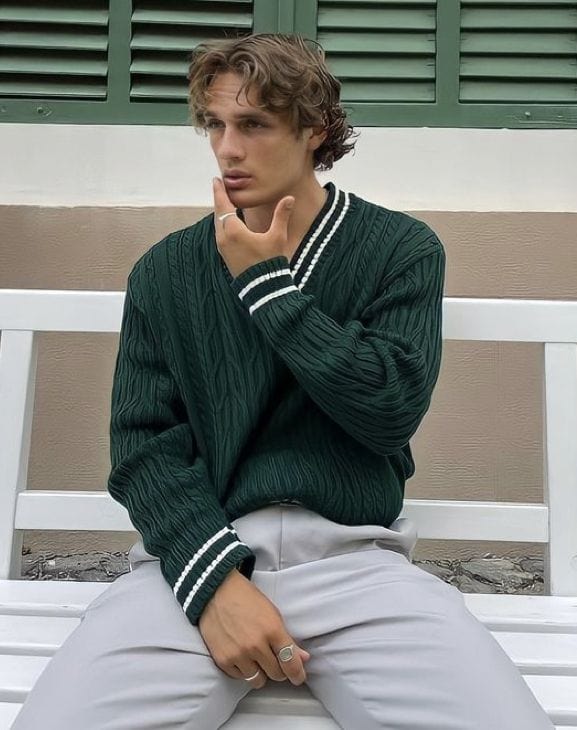 Men’s V-neck sweater with ribbed knit and contrast striped trim